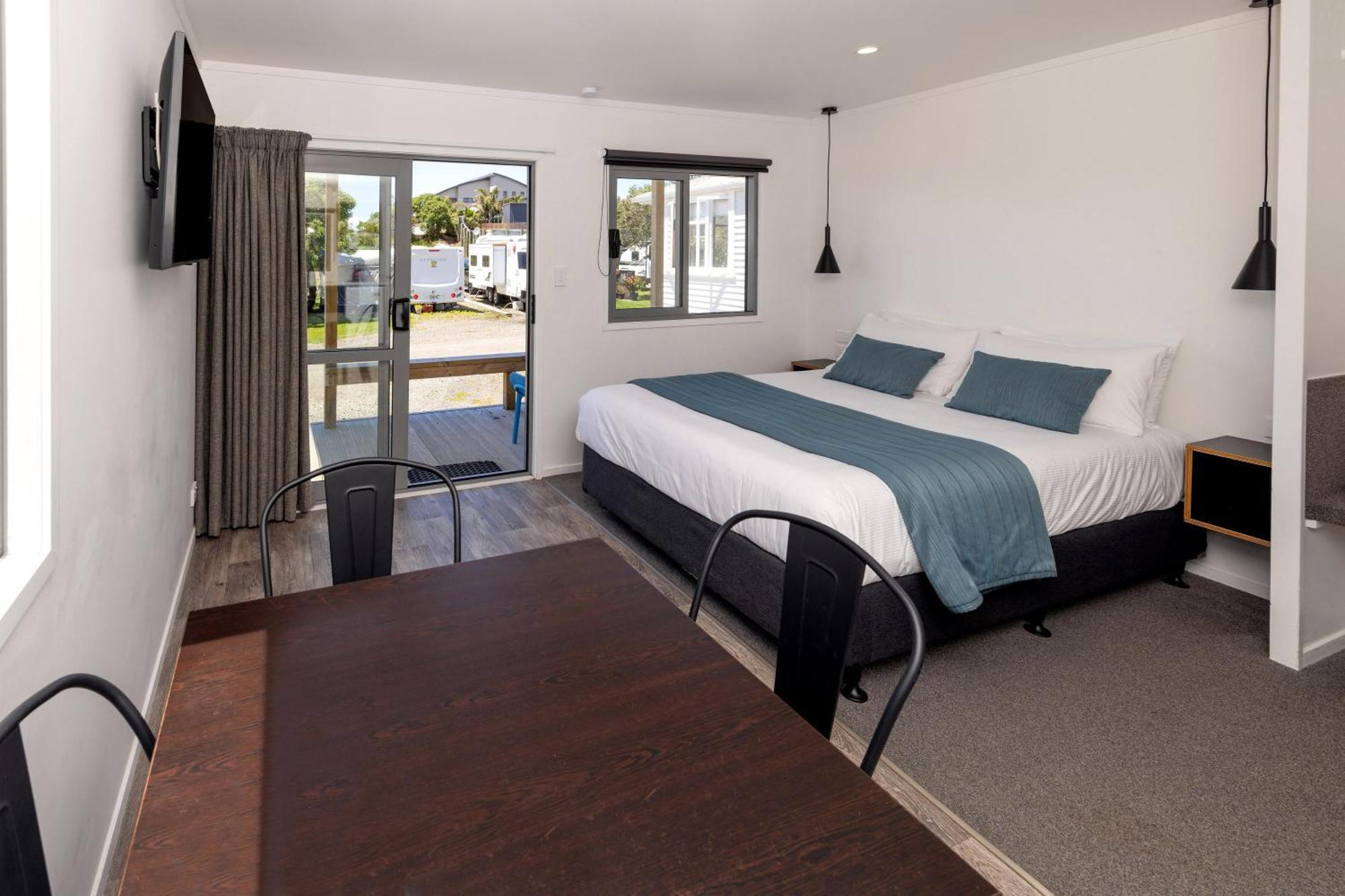 Napier Beach Top 10 Holiday Park & Motels Exterior photo